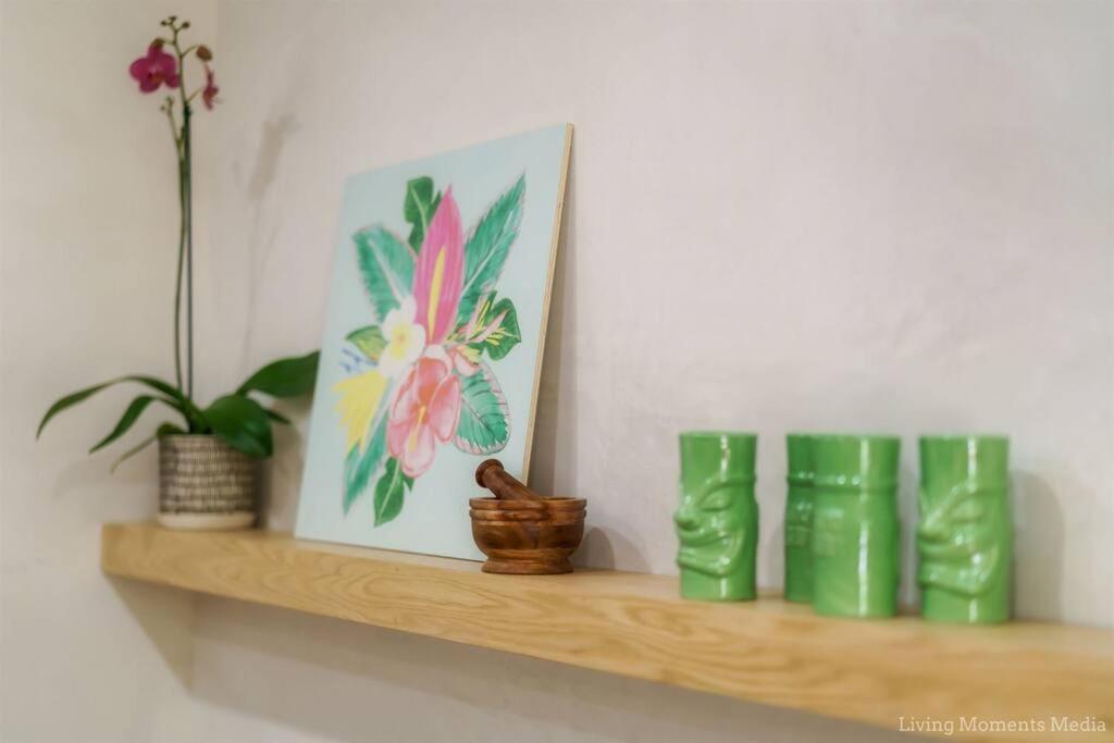Apartment Aloha Moon - A Chic And Dreamy Modern Tropical Hideaway! *