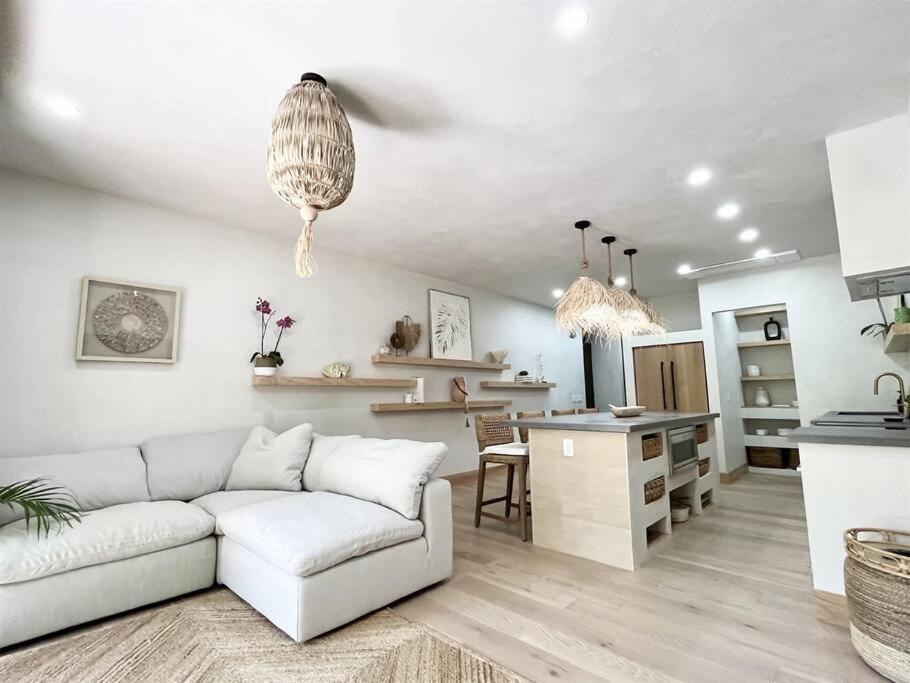 Aloha Moon - A Chic And Dreamy Modern Tropical Hideaway! Apartment *