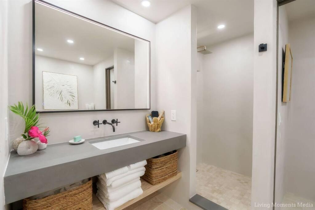 Aloha Moon - A Chic And Dreamy Modern Tropical Hideaway! Apartment